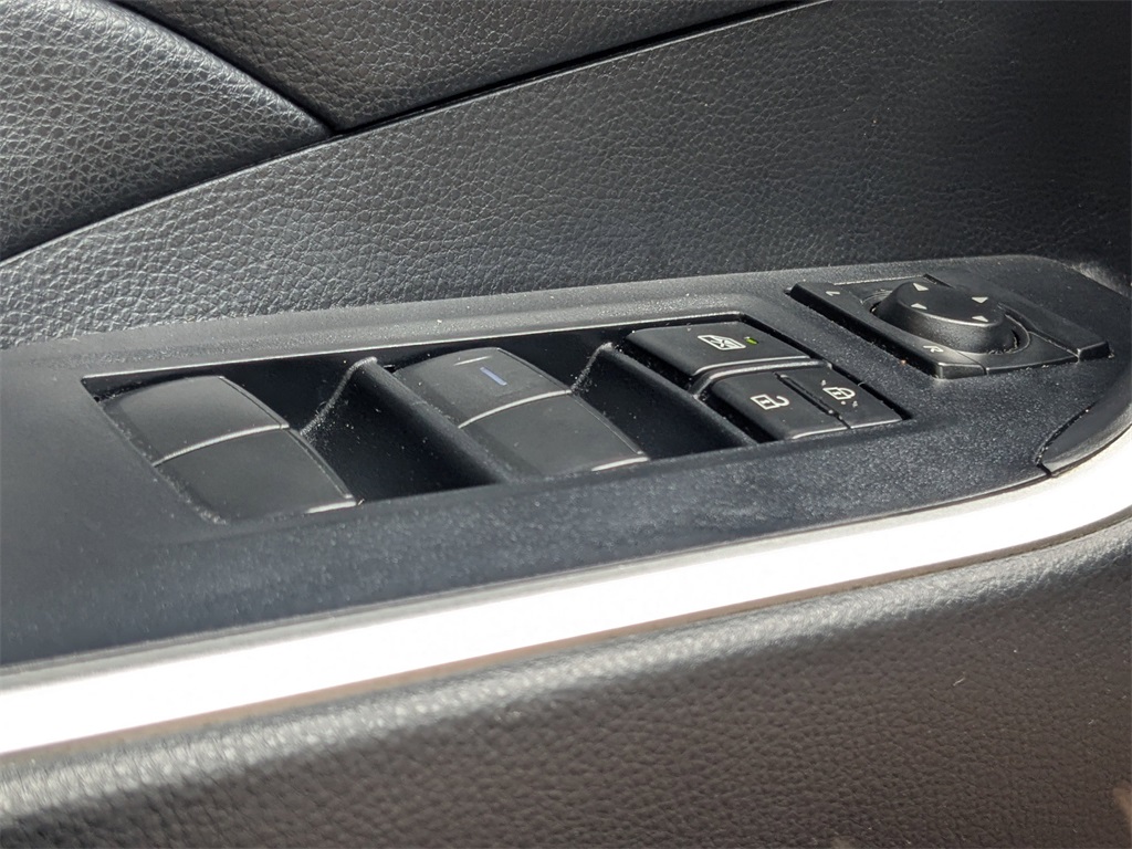 2021 Toyota RAV4 LE photo 23