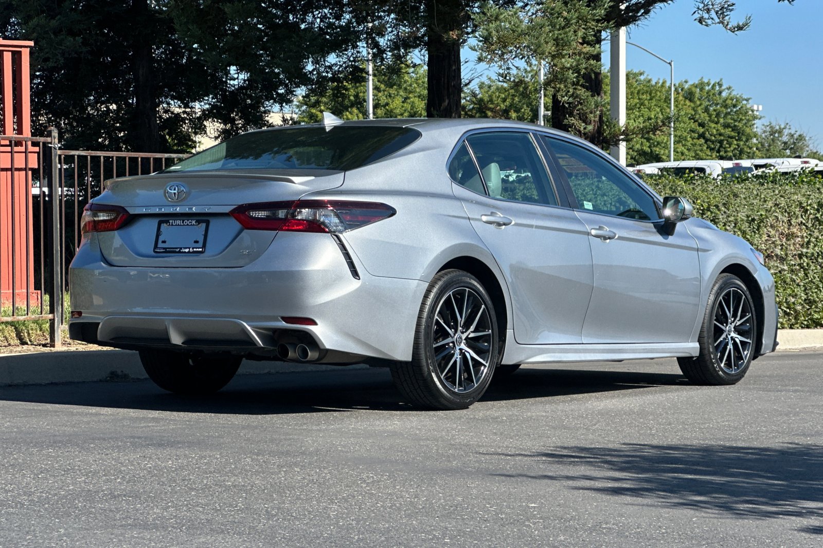 2022 Toyota Camry SE photo 4