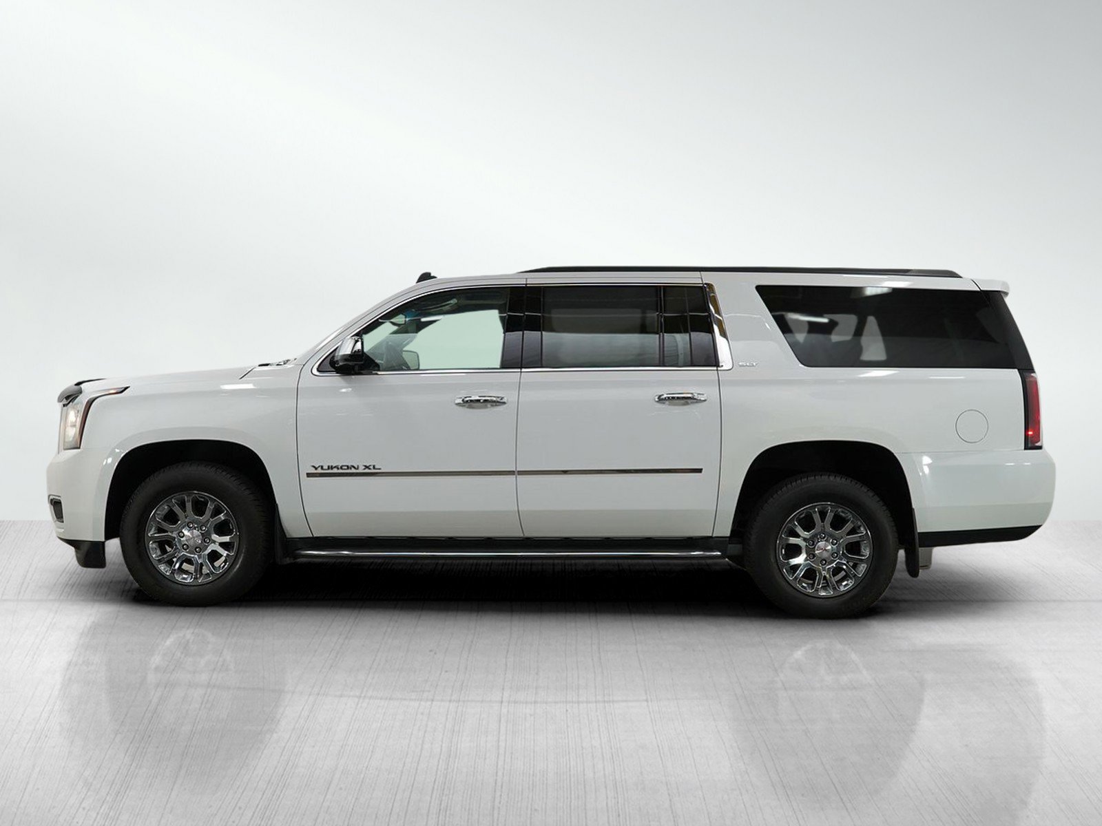 Used 2015 GMC Yukon XL SLT with VIN 1GKS2HKC3FR260863 for sale in Bloomington, Minnesota