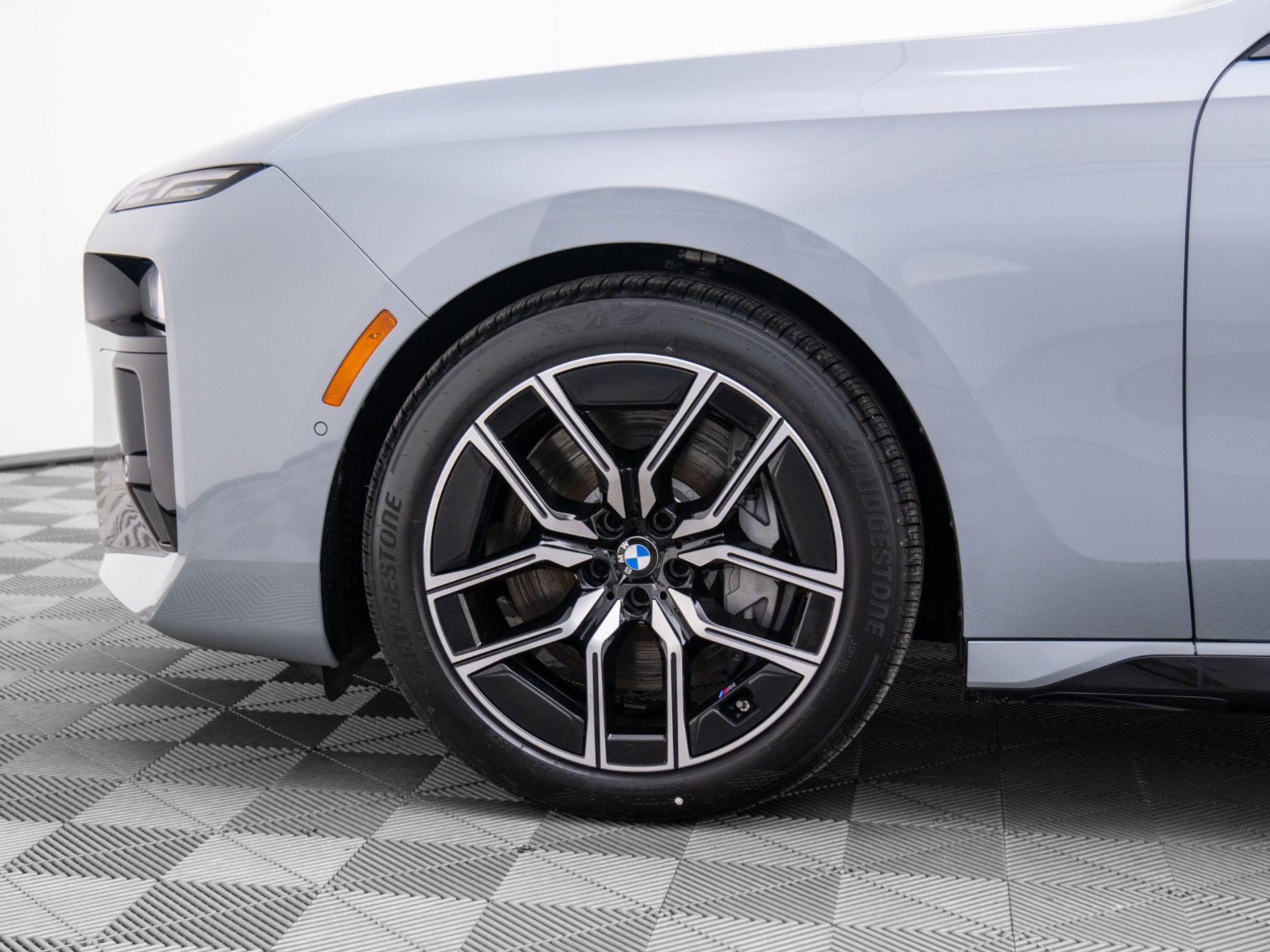 New 2025 Brooklyn Grey Metallic BMW 760i xDrive image 33
