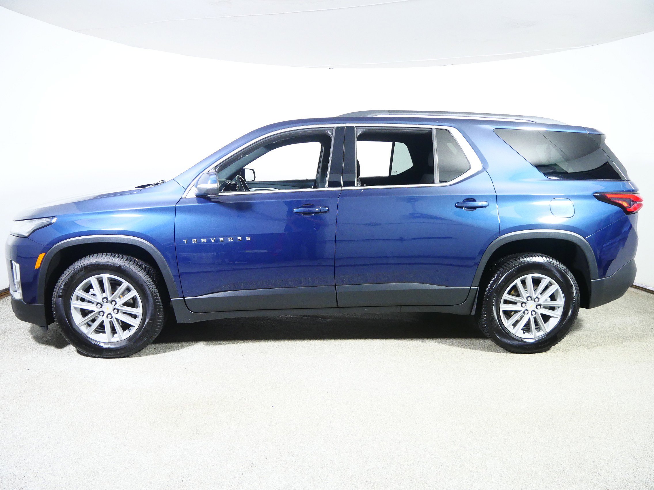 2022 Chevrolet Traverse Leather photo 4