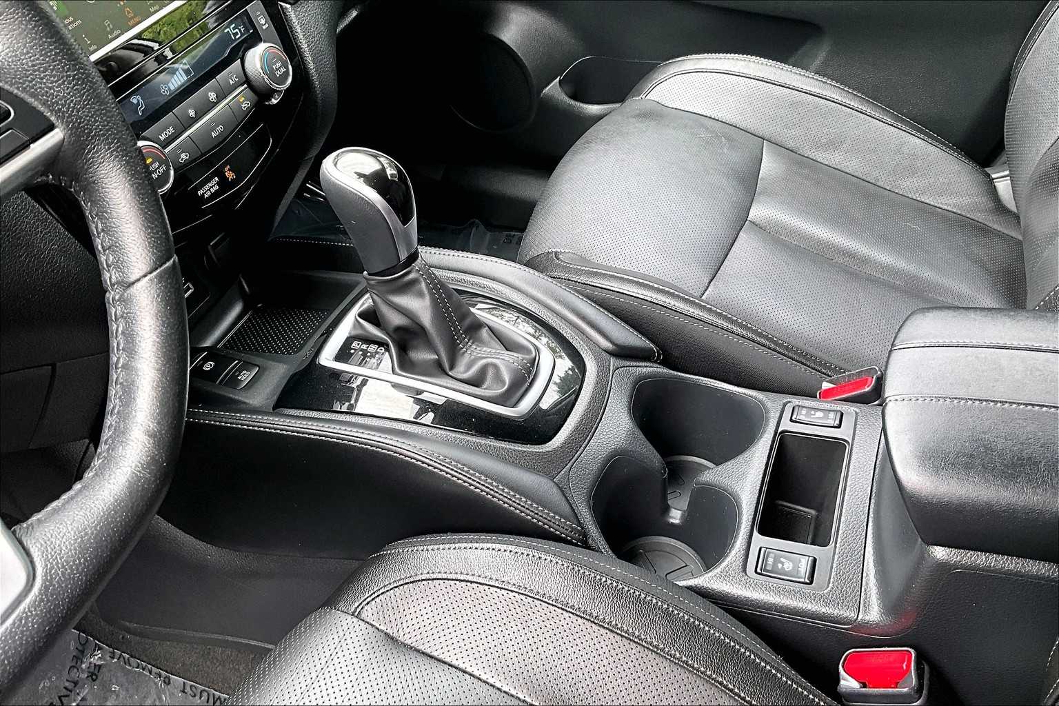 2019 Nissan Rogue SL photo 16