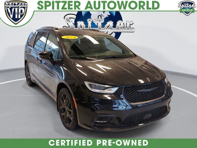 2024 Chrysler Pacifica Limited's photo