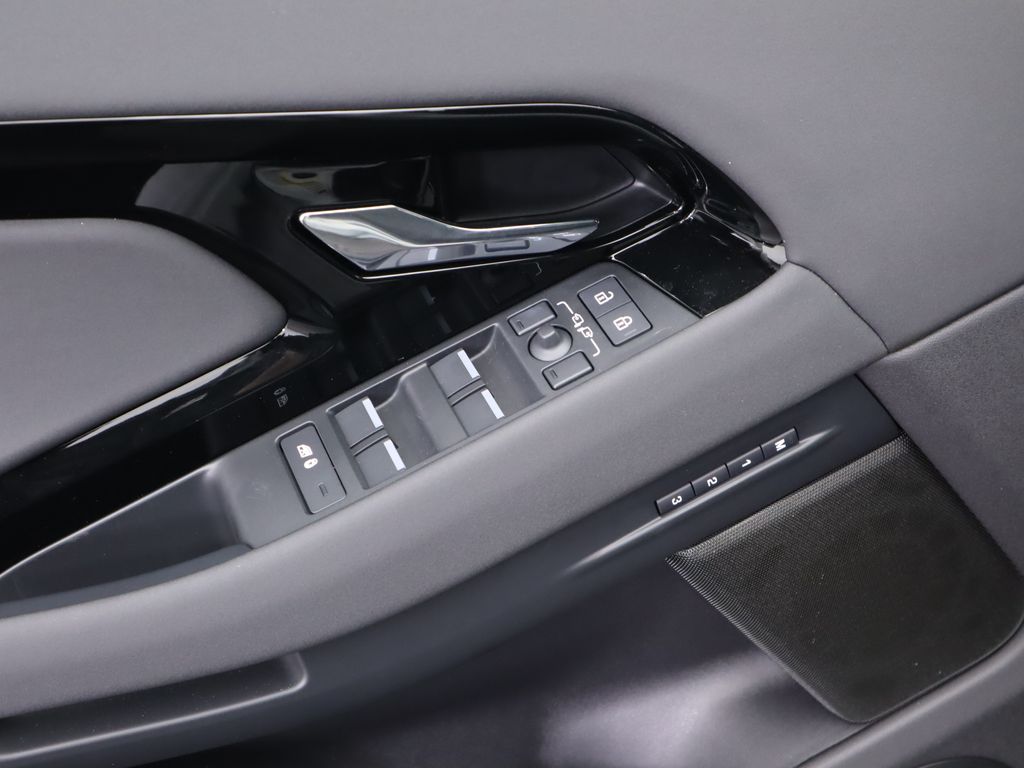 2025 Land Rover Range Rover Evoque S photo 20