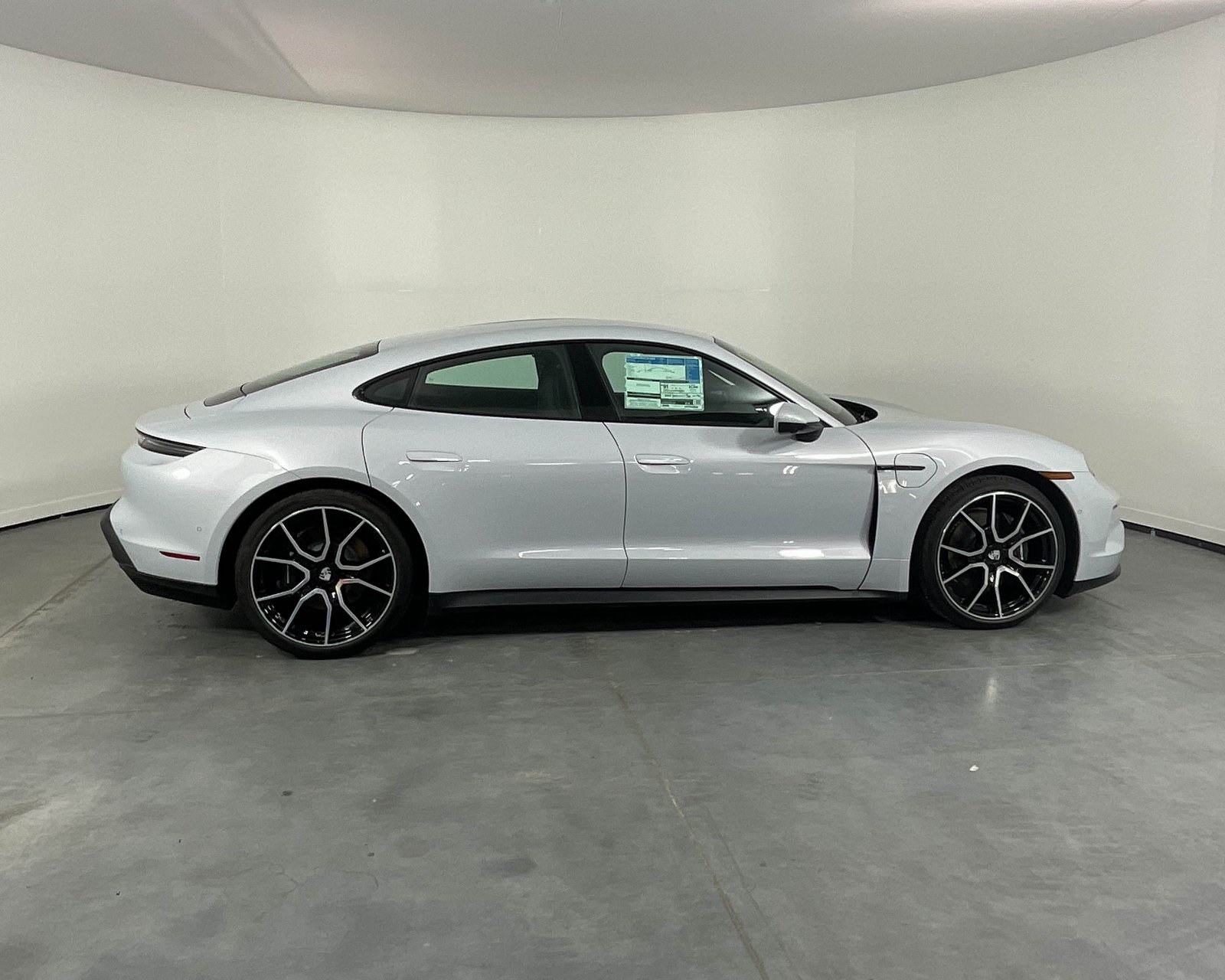 2025 Porsche Taycan photo 8