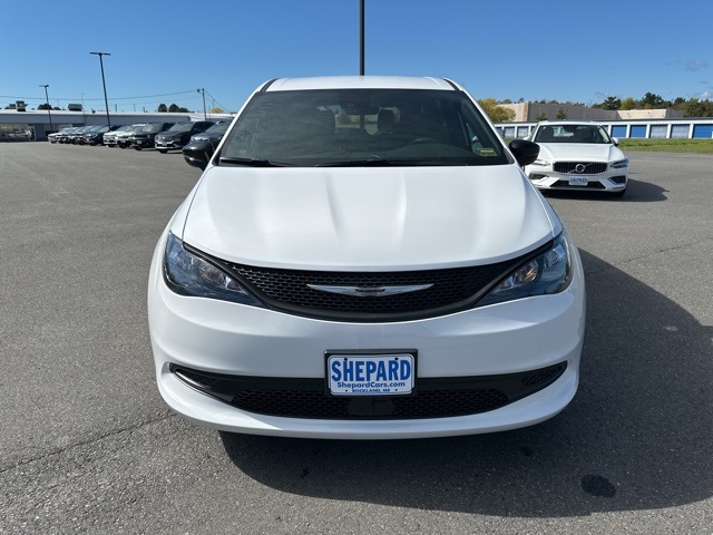 2026 Chrysler Voyager LX photo 2