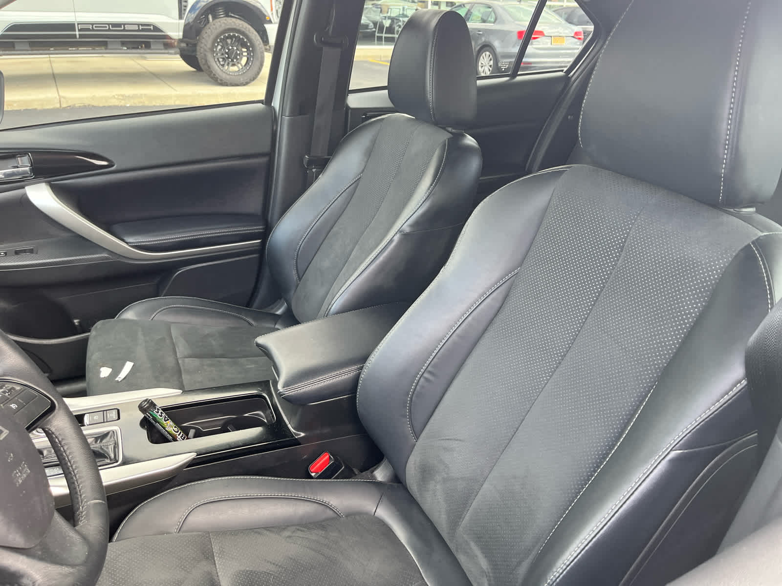 2023 Mitsubishi Eclipse Cross SE photo 2