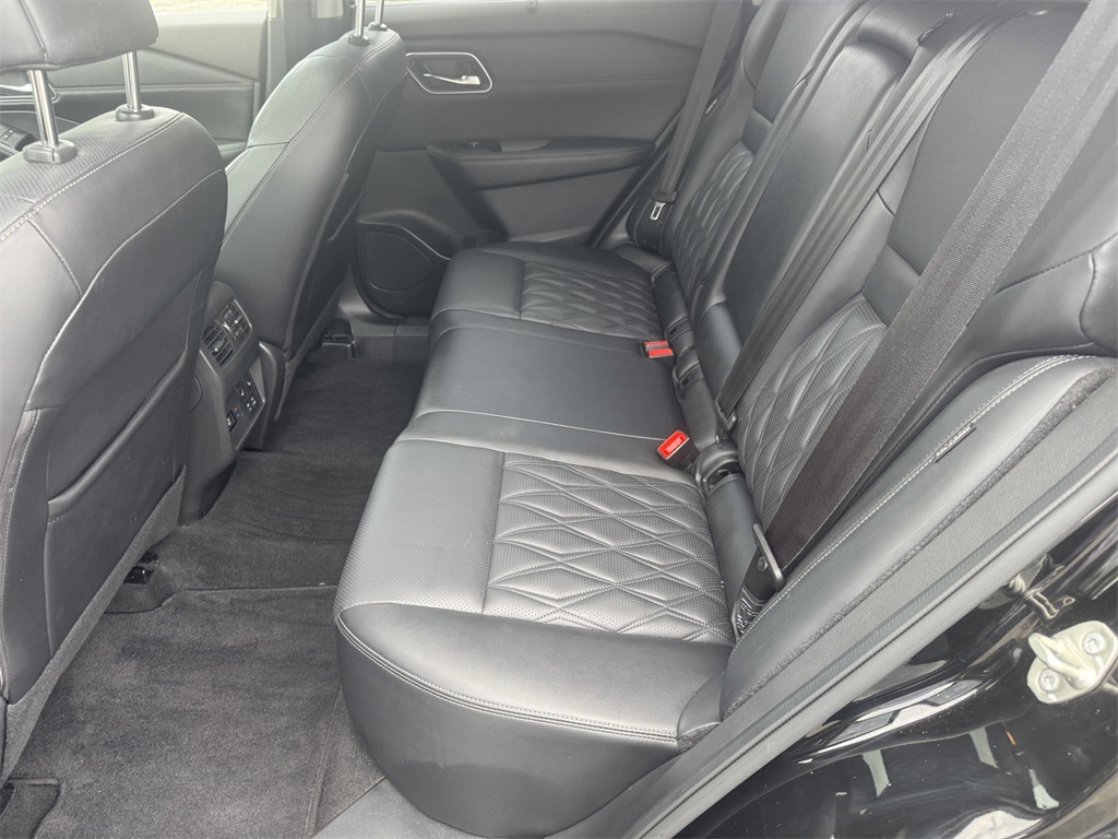 2021 Nissan Rogue Platinum photo 13