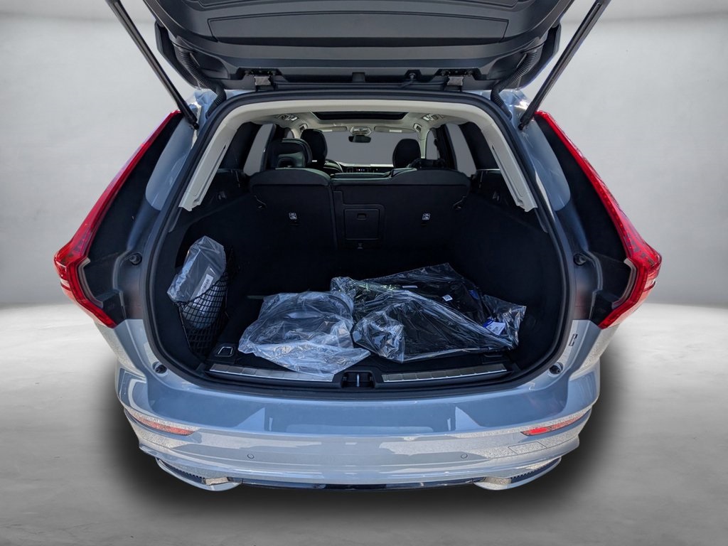 2025 Volvo XC60 Hybrid T8 Plus photo 4