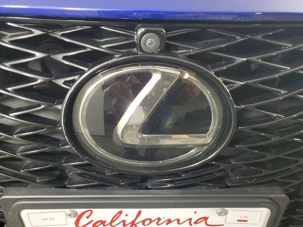 2023 Lexus IS 350 F SPORT photo 9