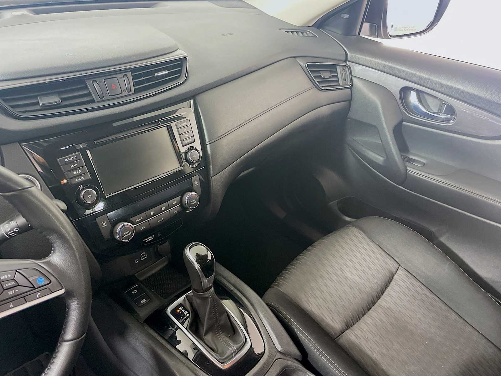 2020 Nissan Rogue SV photo 19