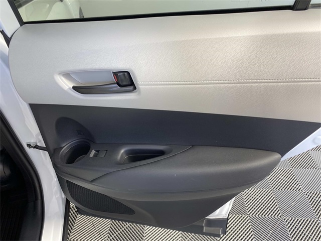 2023 Toyota Corolla Cross LE photo 22