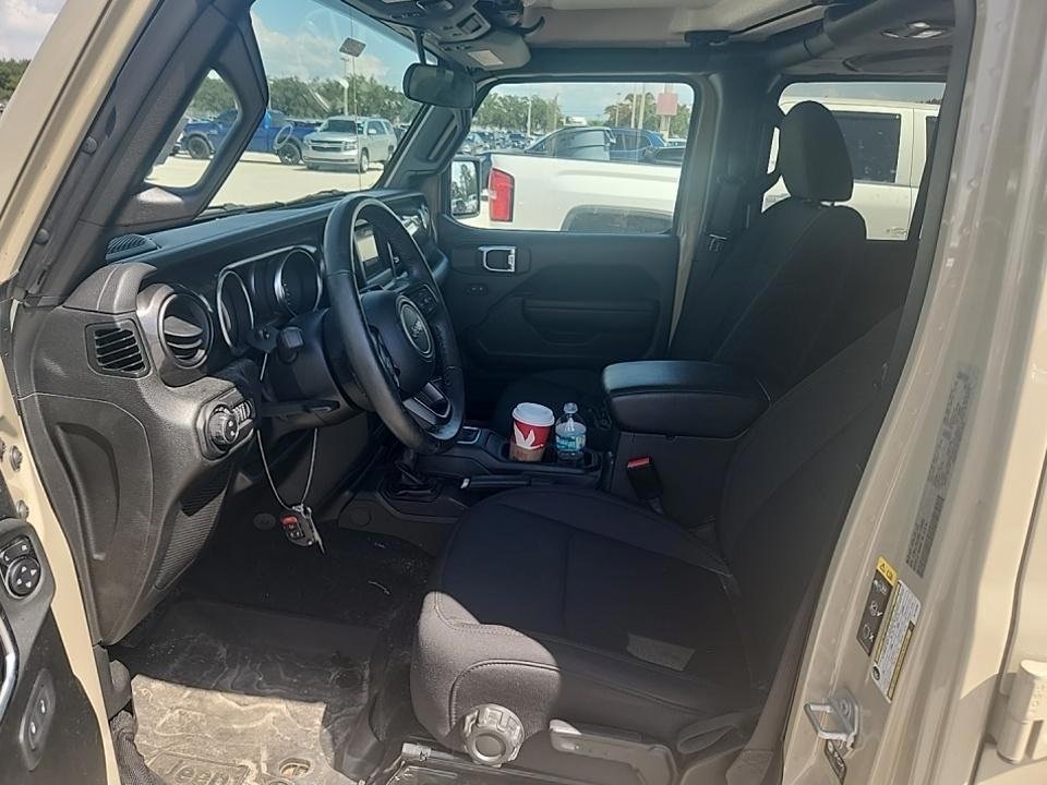 2022 Jeep Gladiator Altitude photo 3
