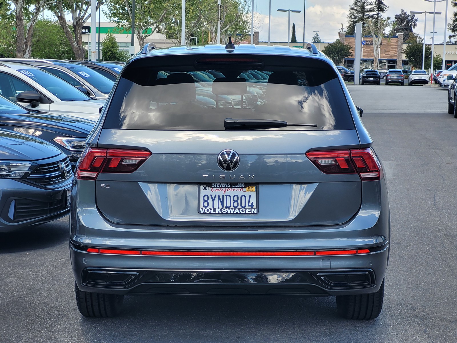Image 5 of Certified Pre-Owned 2022 Volkswagen Tiguan 2.0T SE R-Line Black FWD 4D Sport Utility