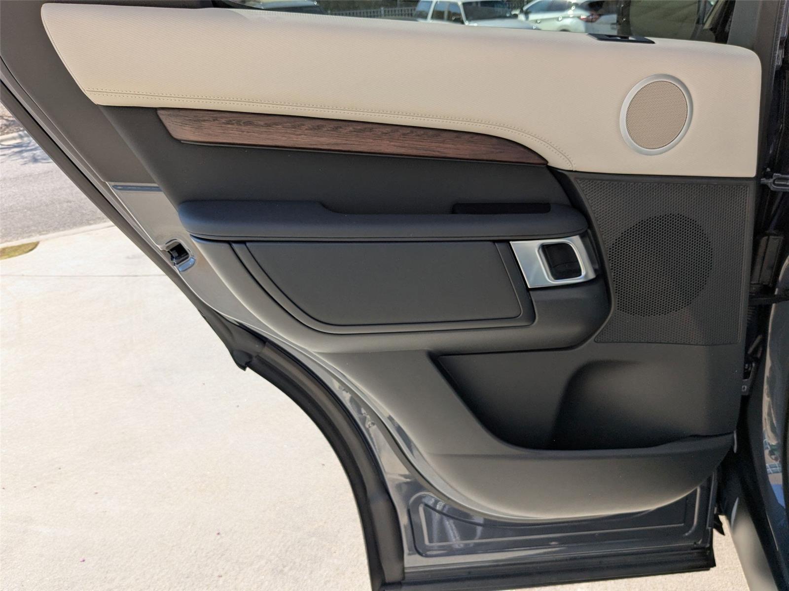 2025 Land Rover Discovery SE photo 22