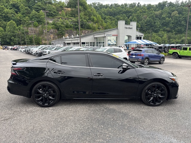 2023 Nissan Maxima SR photo 2