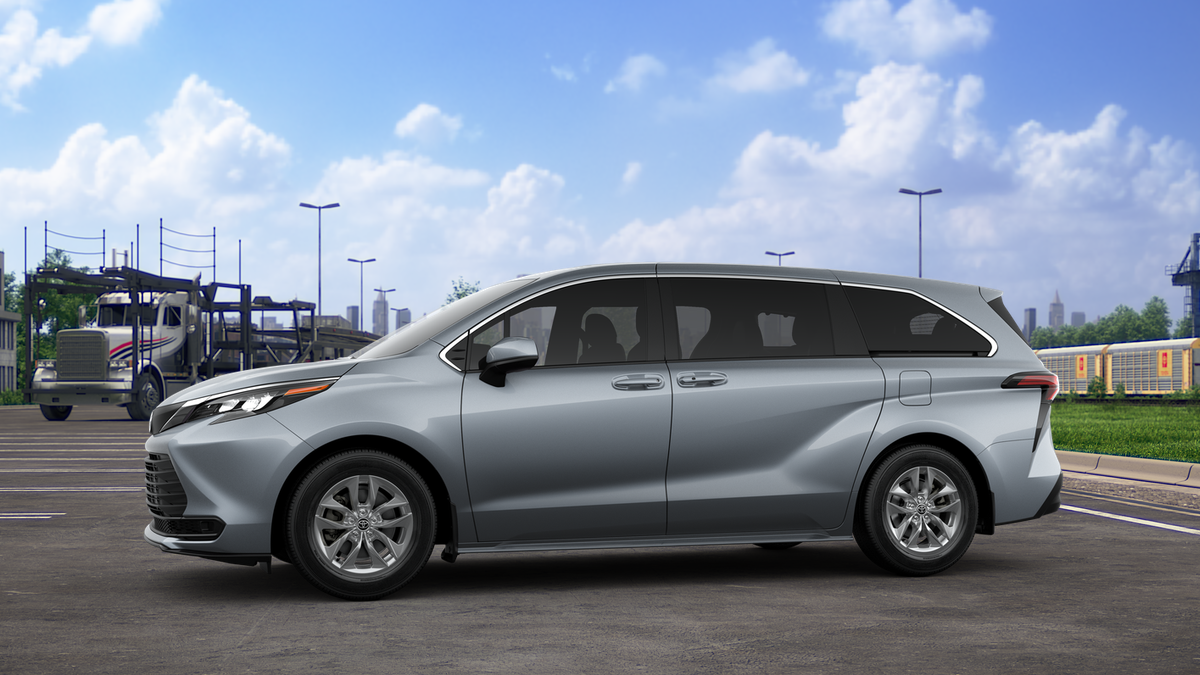 2025 Toyota Sienna LE photo 3
