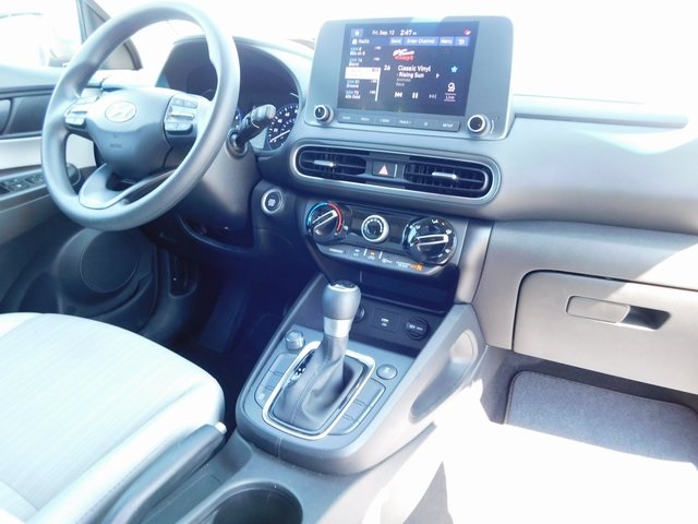 2022 Hyundai Kona SEL photo 16