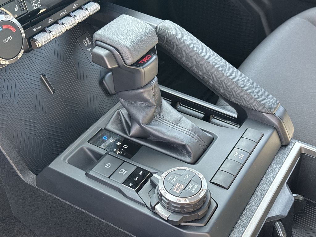 2025 Toyota Tacoma TRD Off-Road photo 21