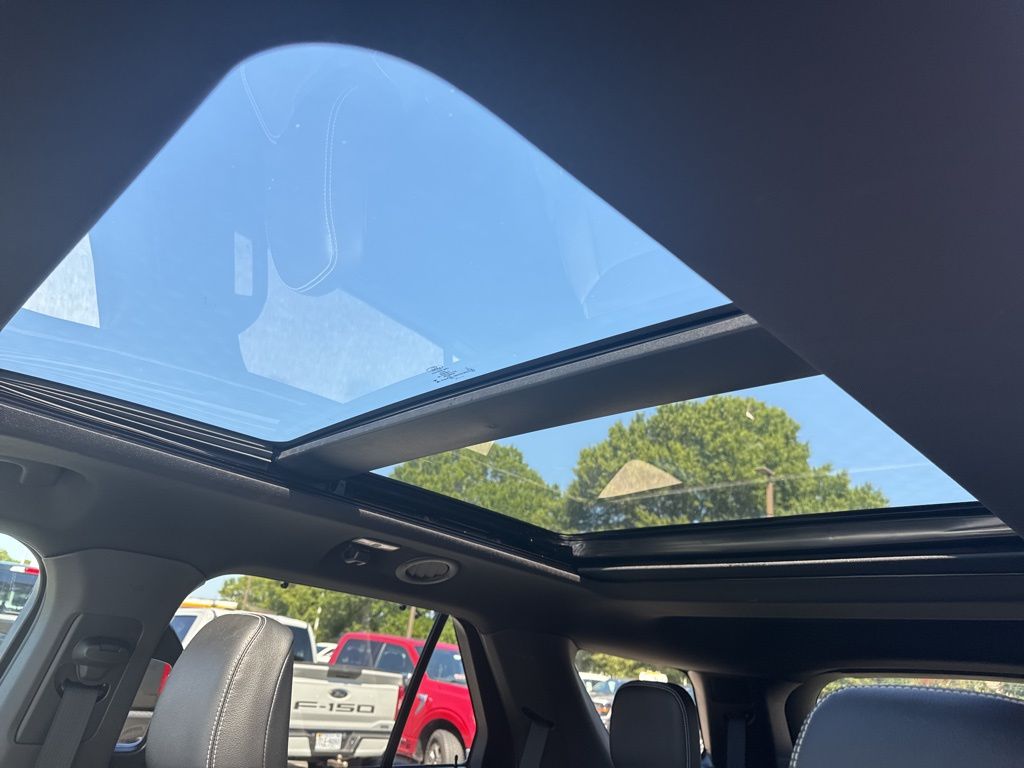 2023 Ford Explorer ST photo 17