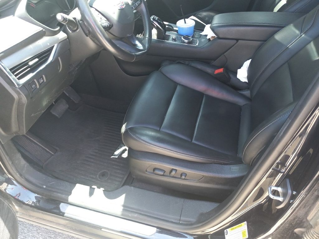 2023 Cadillac XT4 Premium Luxury photo 9