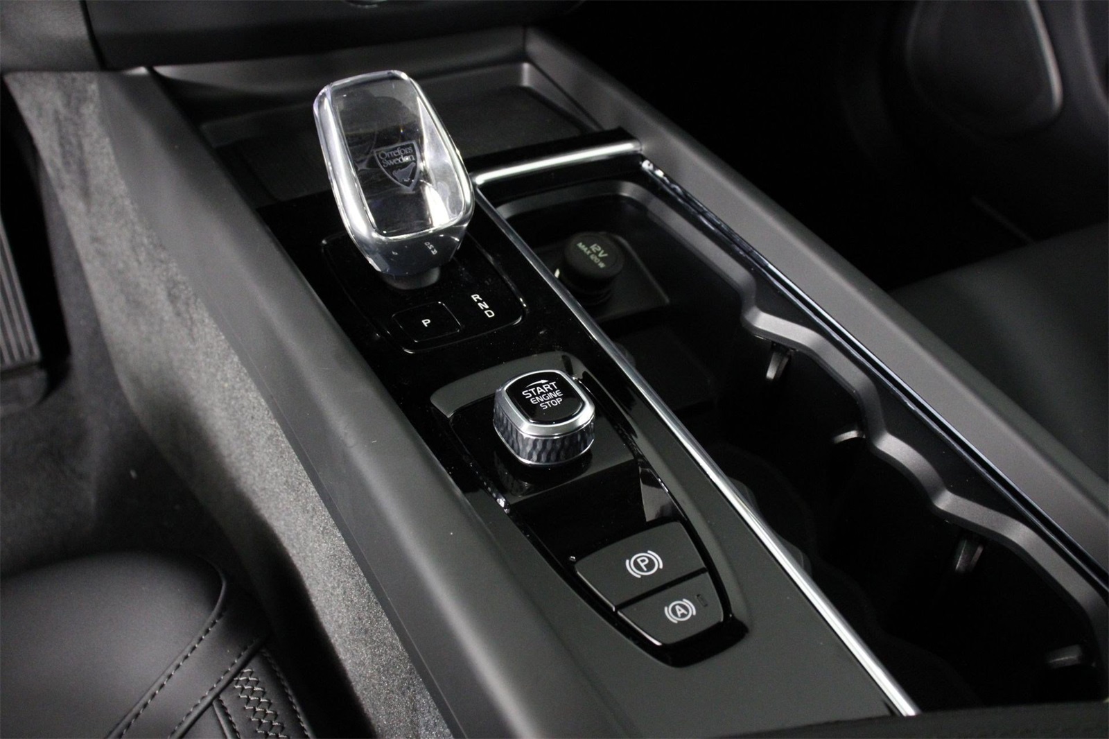 2026 Volvo XC60 B5 Plus photo 6