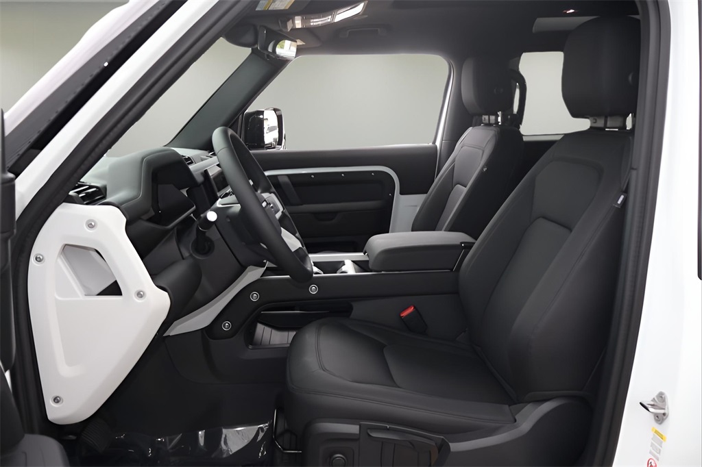 2025 Land Rover Defender 90 S photo 12