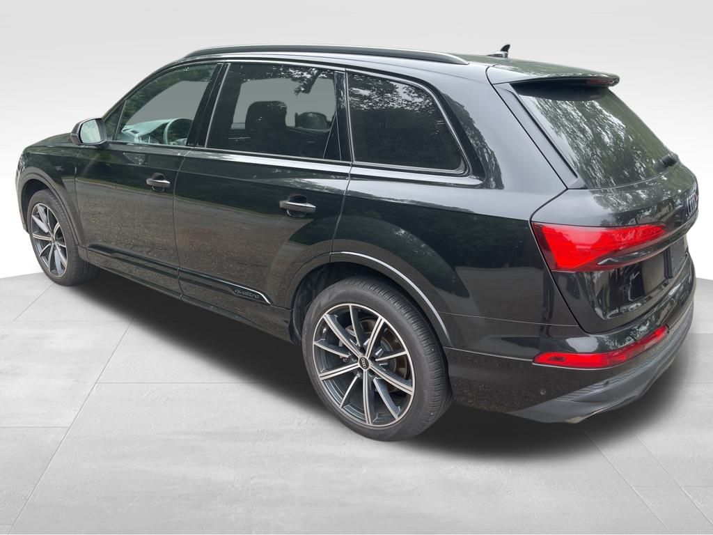 2025 Audi Q7 45 Premium Plus photo 2