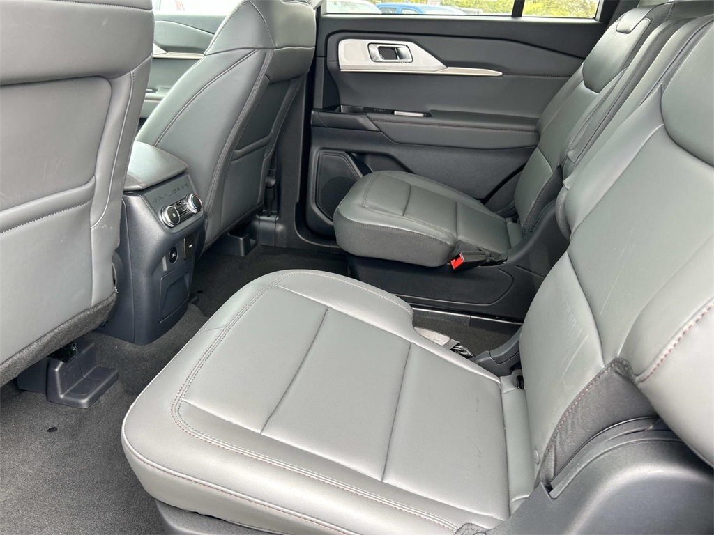 2025 Ford Explorer photo 18