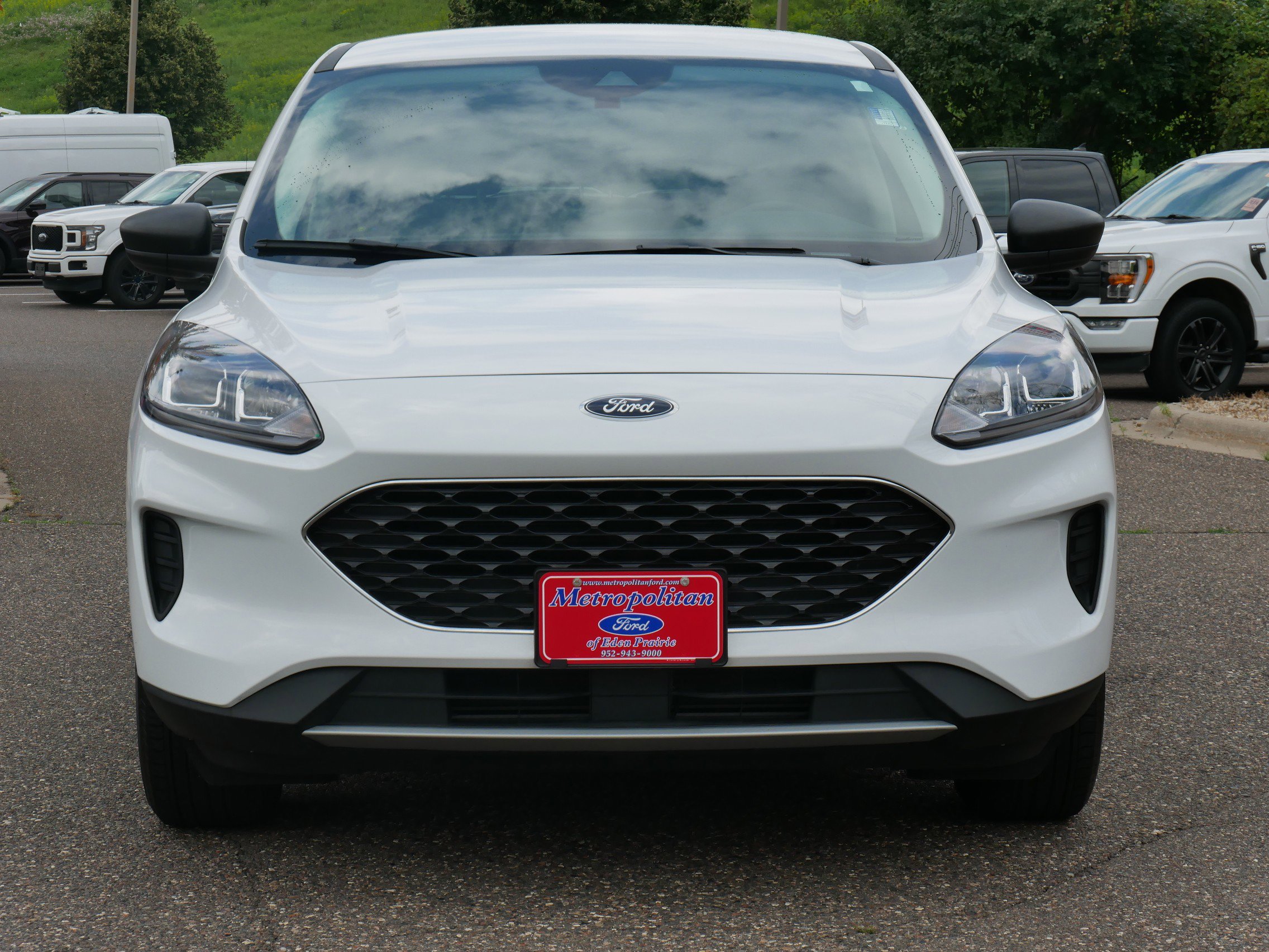 Used 2022 Ford Escape SE with VIN 1FMCU9G64NUB11260 for sale in Eden Prairie, Minnesota
