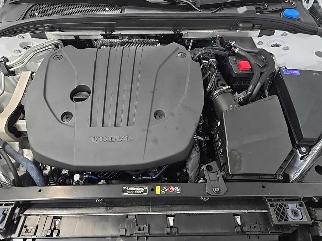 2024 Volvo S60 B5 Plus photo 12