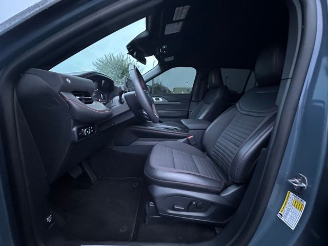 2025 Ford Explorer ST-Line photo 19