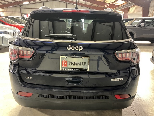 2018 Jeep Compass Latitude photo 2