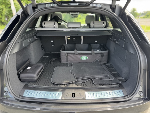 2026 Land Rover Range Rover Velar SE photo 10
