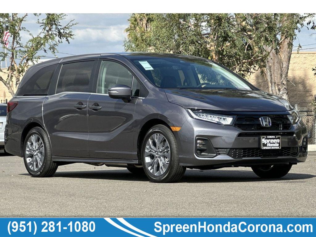 2026 Honda Odyssey Touring's photo