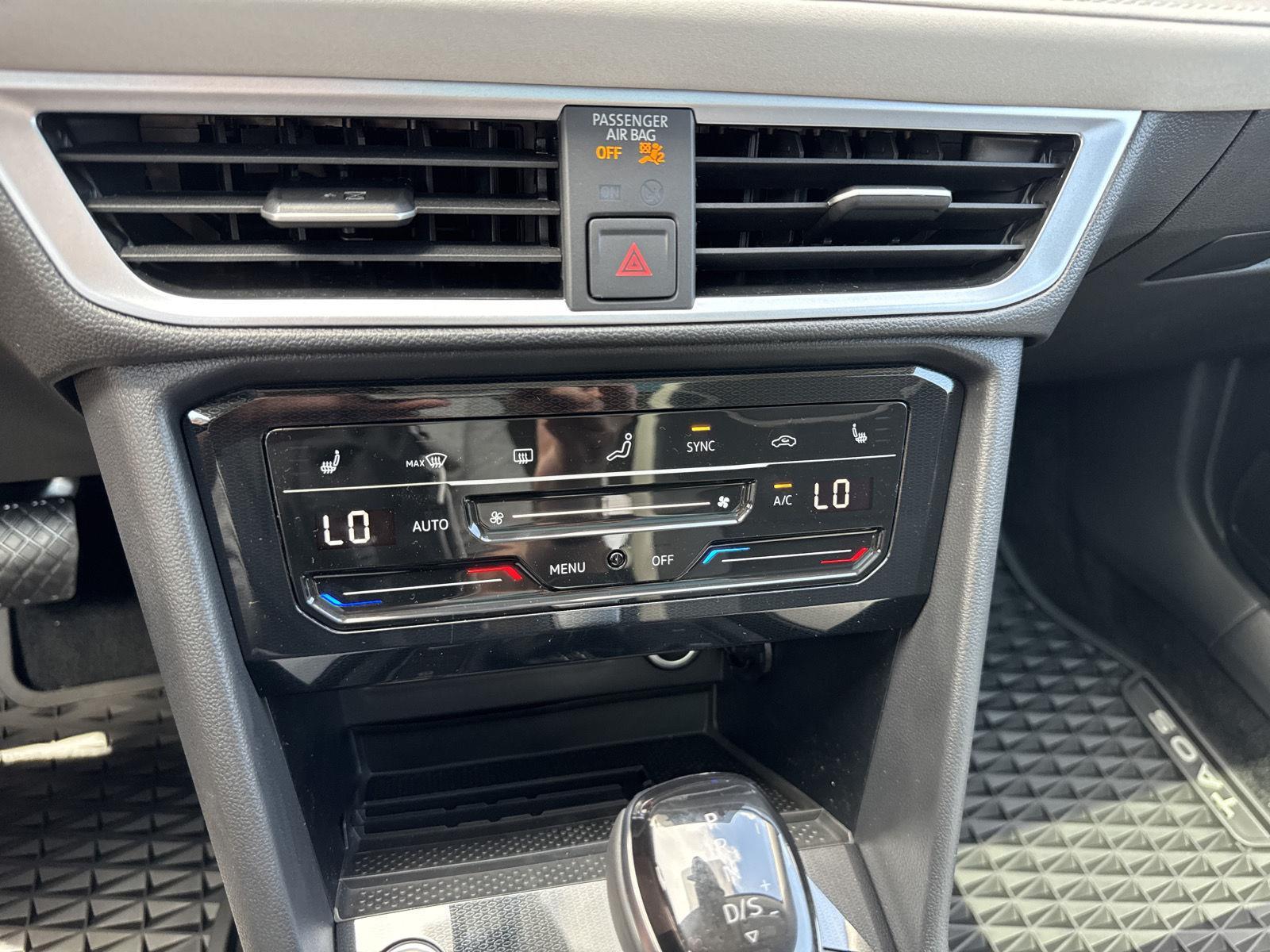 2025 Volkswagen Taos SE photo 17