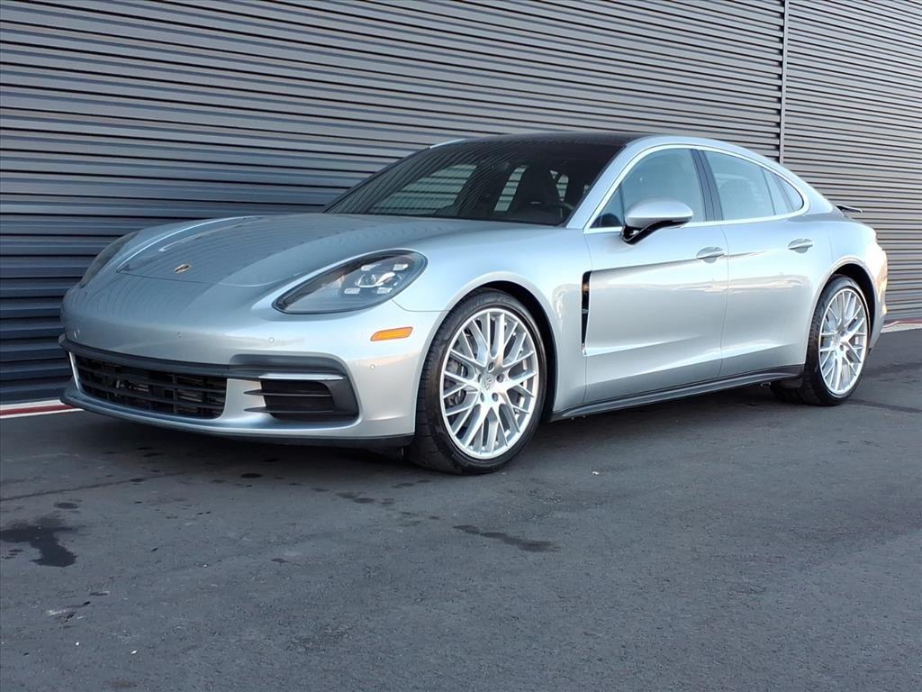 2019 Porsche Panamera Base's photo