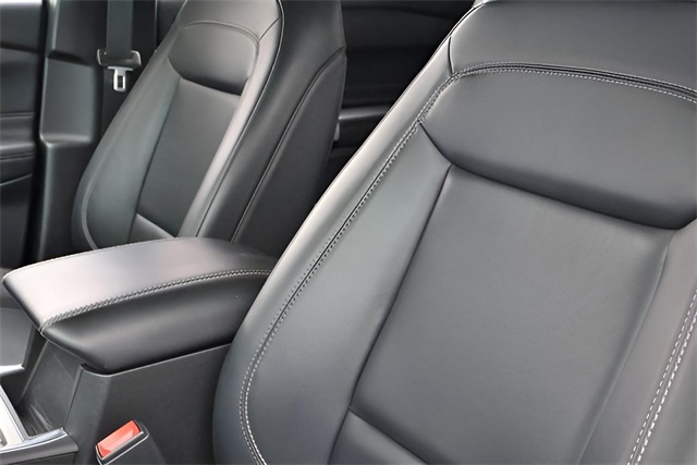 2023 Ford Explorer XLT photo 3