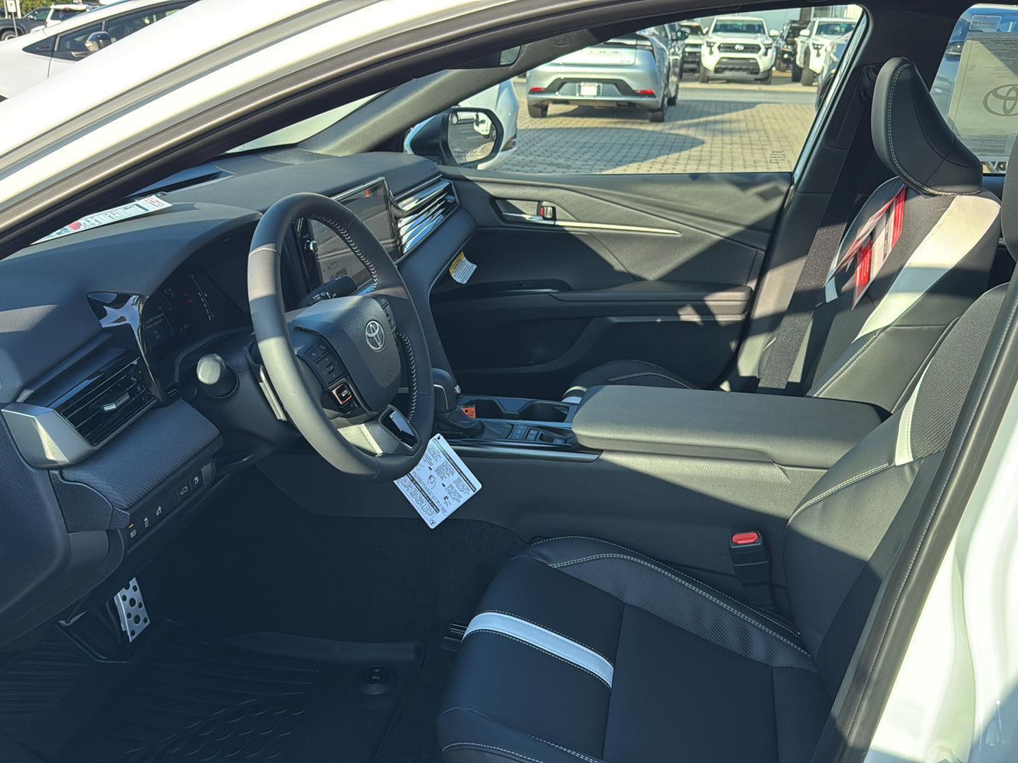 2025 Toyota Camry SE photo 8
