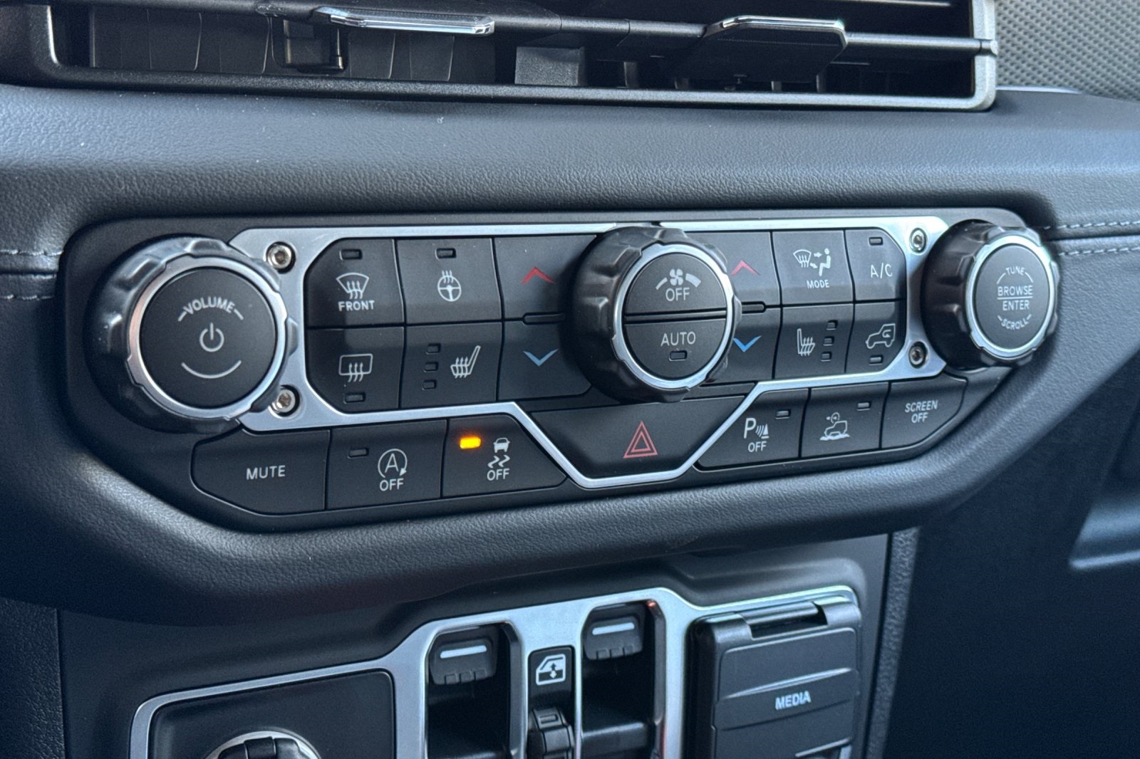 2025 Jeep Wrangler Rubicon X photo 20