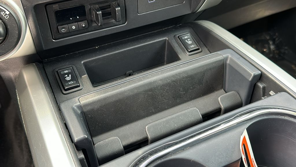 2021 Nissan Titan SL photo 22