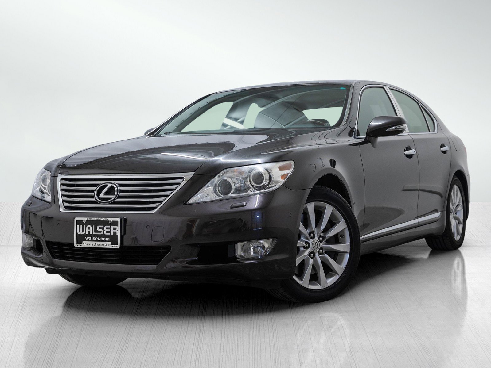 2010 Lexus LS Base's photo