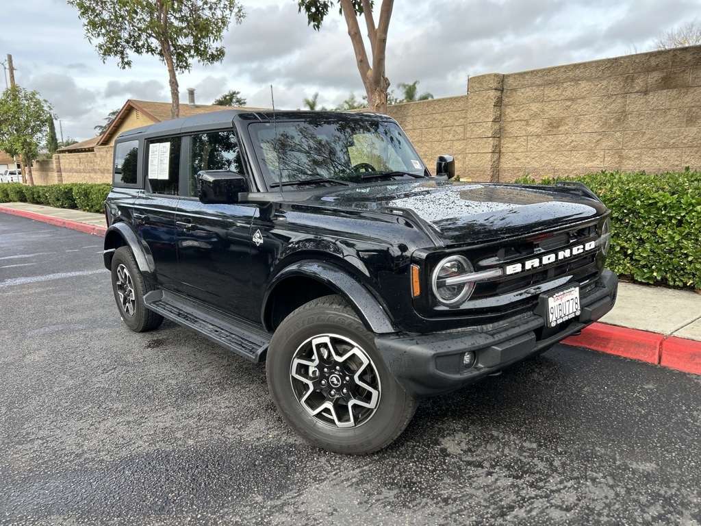 2025 Ford Bronco 4-Door Outer Banks's photo