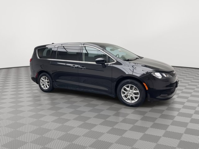 2022 Chrysler Voyager LX photo 34