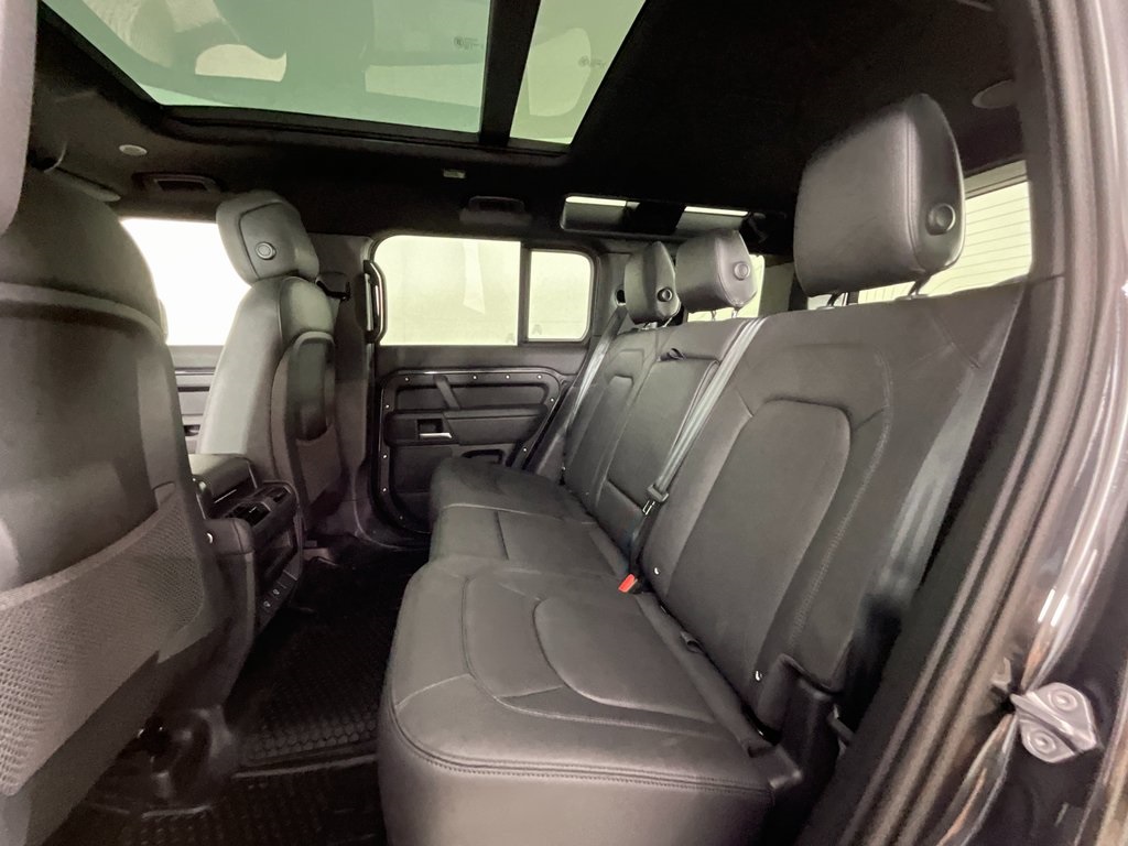 2025 Land Rover Defender 110 X-Dynamic SE photo 2
