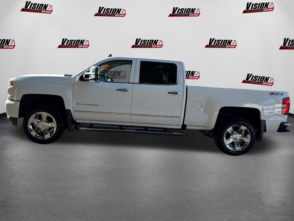 2016 Chevrolet Silverado 1500 LTZ photo 3