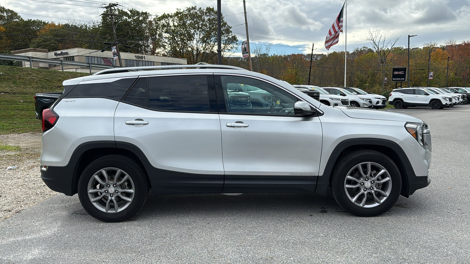 2022 Gmc Terrain SLT photo 2