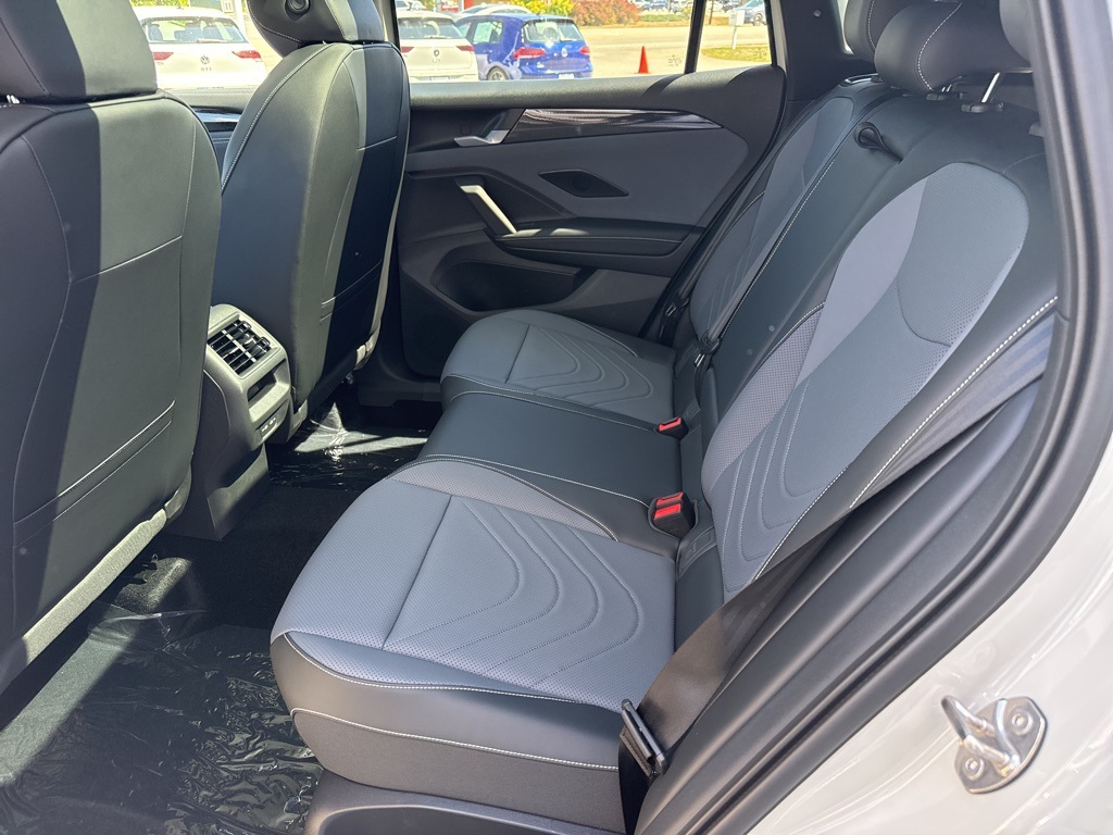 2025 Volkswagen Tiguan SE R-Line Black photo 18