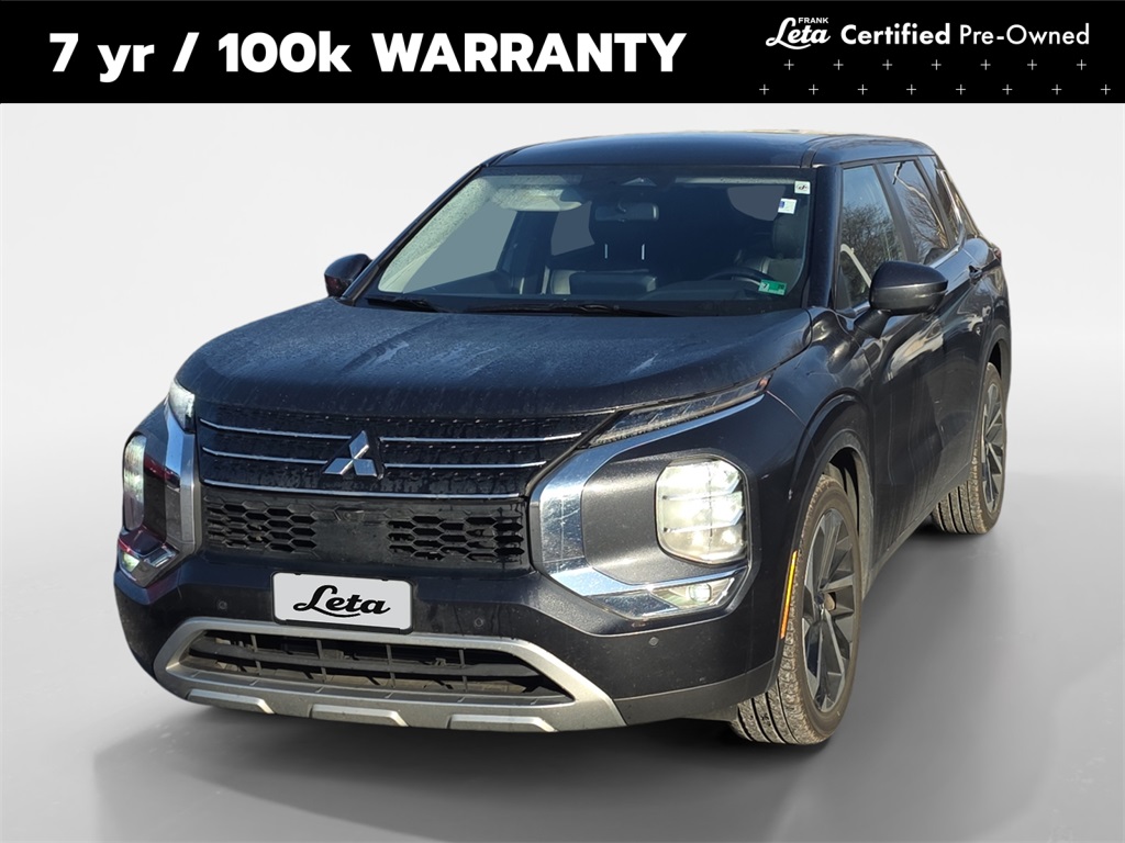 2024 Mitsubishi Outlander SE's photo