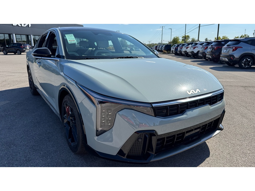 2025 Kia K4 GT-Line Turbo photo 2